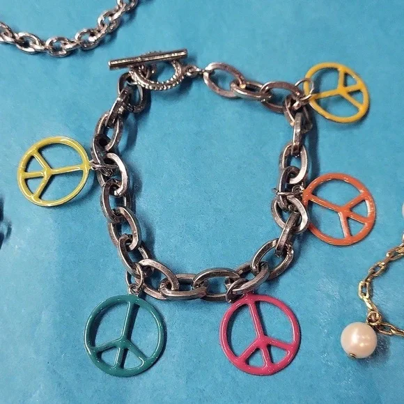 6 bracelets - Picture 3 of 8